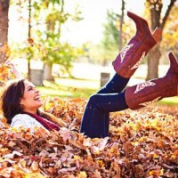 Autumn Daylight Savings Time ends in the USA on the first Sunday in November. Time falls back an hour.
